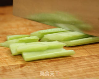 西芹百合的做法步骤:3