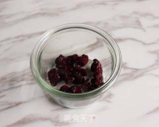 蔓越莓奇亚籽酸奶的做法步骤:2