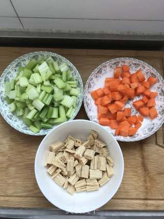 凉拌芹菜的做法步骤:3