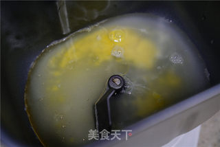 虾仁鸡蛋三明治的做法步骤:2