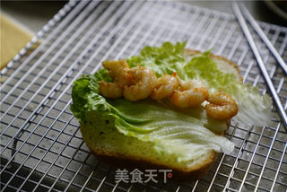 虾仁鸡蛋三明治的做法步骤:8