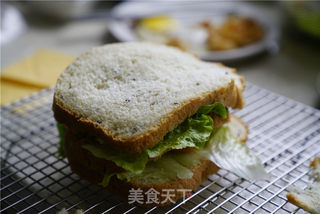虾仁鸡蛋三明治的做法步骤:9