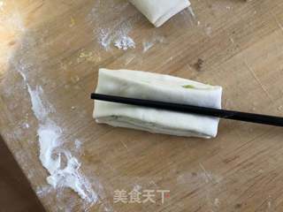 蛋煎花卷的做法步骤:7