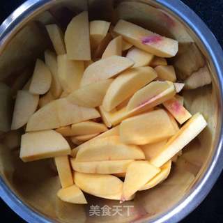 黄桃罐头的做法步骤:3