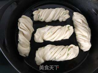 蛋煎花卷的做法步骤:10
