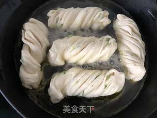蛋煎花卷的做法步骤:11