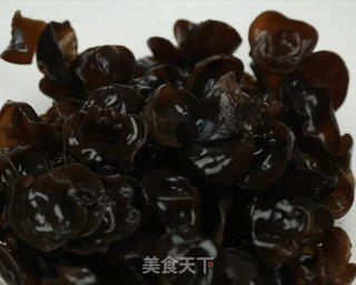 凉拌木耳,附自制辣椒油的做法步骤:2