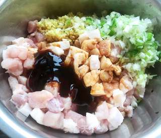 芸豆香肉蒸包的做法步骤:2