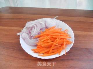 #下饭菜#洋葱胡萝卜丝炒肉的做法步骤:2