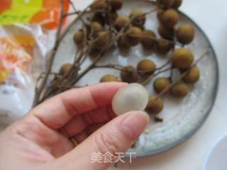 老冰糖龙眼银耳羹的做法步骤:2