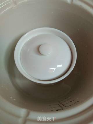 燕窝红枣滋补养颜汤的做法步骤:3