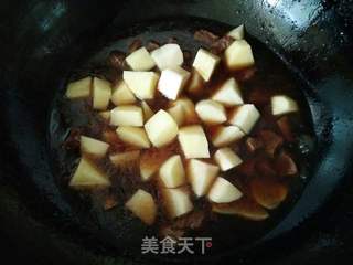 土豆焖牛肉的做法步骤:12