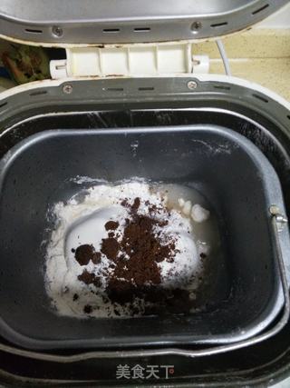 可可豆沙欧包的做法步骤:2