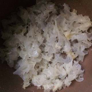 紫薯银耳粥的做法步骤:2