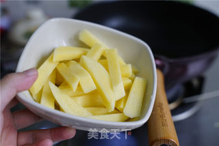 牛肉丸土豆馄饨汤面的做法步骤:2
