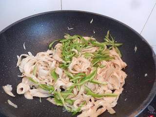 #下饭菜#青椒炒面筋的做法步骤:4