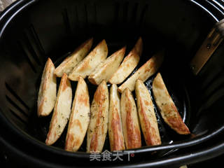 空气炸锅烤香草土豆条的做法步骤:5