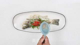粤式蒸鱼 | 今日吃蒸鱼：蒸蒸日上！鱼跃龙门！的做法步骤：5
