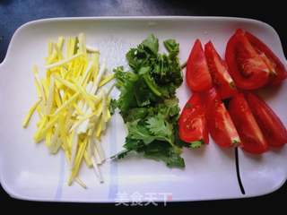 鸡蛋炝锅面的做法步骤：1