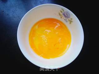 鸡蛋炝锅面的做法步骤:2