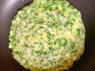 韭菜鸡蛋饼的做法步骤:6