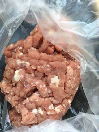 牛肉芹菜水煎包的做法步骤:3