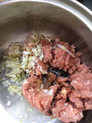 牛肉芹菜水煎包的做法步骤:6