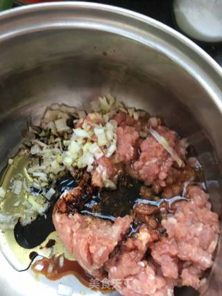 牛肉芹菜水煎包的做法步骤:7