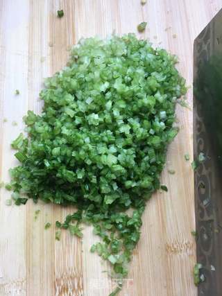 牛肉芹菜水煎包的做法步骤:12