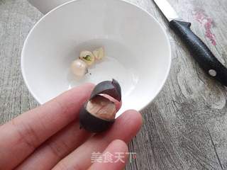 #初秋养生#蜜桃莲子银耳羹的做法步骤:2