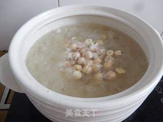 #初秋养生#蜜桃莲子银耳羹的做法步骤:5