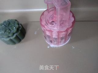 抹茶桃山月饼的做法步骤:6