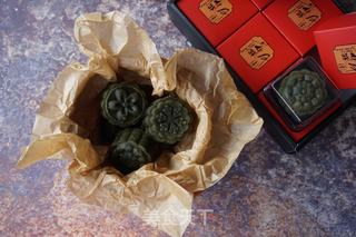 抹茶桃山月饼的做法步骤:9