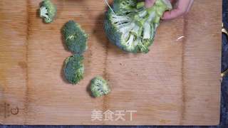 宝宝辅食 营养丰富的西兰花泥的做法步骤：1