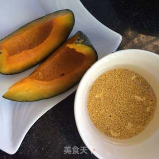 南瓜小米羹的做法步骤：1