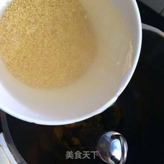 南瓜小米羹的做法步骤:3