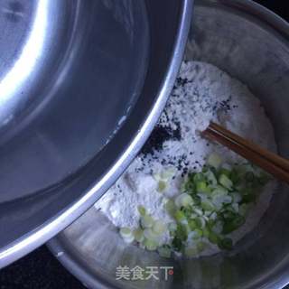 芝麻饼卷土豆丝的做法步骤:2