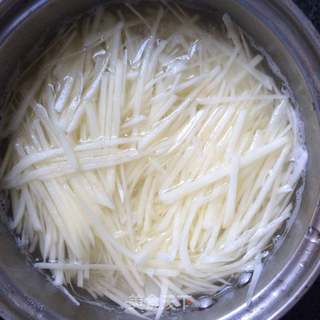 芝麻饼卷土豆丝的做法步骤:5