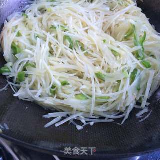 芝麻饼卷土豆丝的做法步骤:10