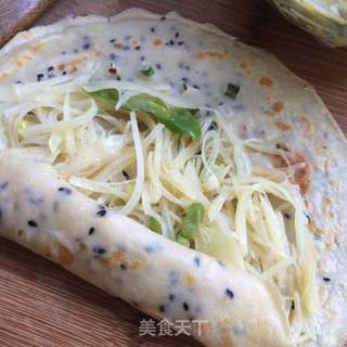 芝麻饼卷土豆丝的做法步骤:11