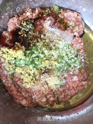 白菜肉水饺的做法步骤：4