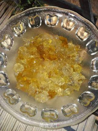 桃胶炖牛奶的做法步骤:2