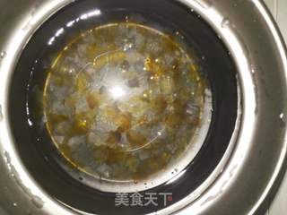 桃胶炖牛奶的做法步骤：3
