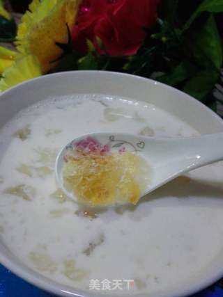 桃胶炖牛奶的做法步骤：5