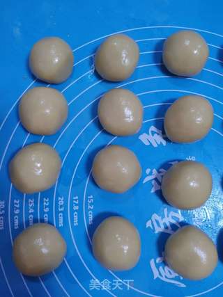 五仁月饼的做法步骤:12