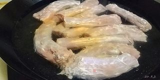 麻辣鸭脖的做法步骤:3