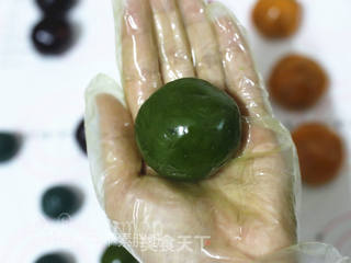 五彩缤纷的广式月饼的做法步骤:12