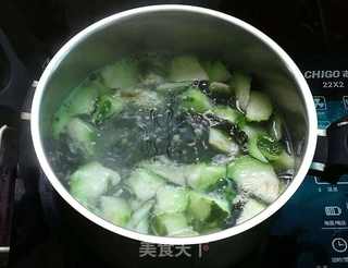 紫菜虾皮白贝丝瓜汤的做法步骤:7