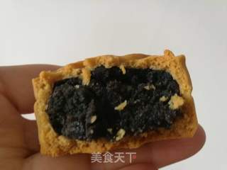 黑芝麻蛋黄月饼的做法步骤:23