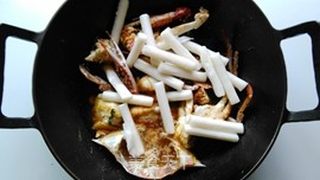 梭子蟹烧年糕的做法步骤:7